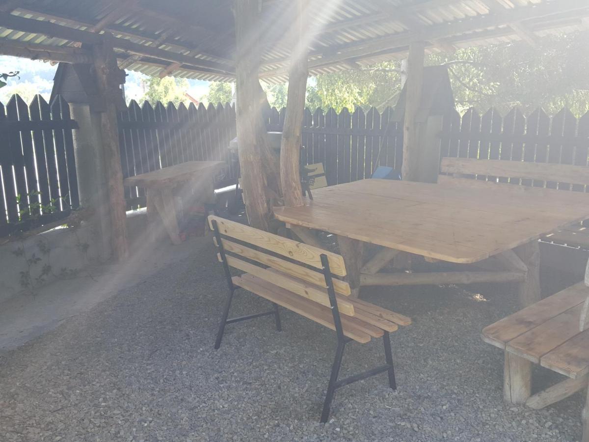 Pokoje Goscinne U Gochy Ustrzyki Dolne Extérieur photo